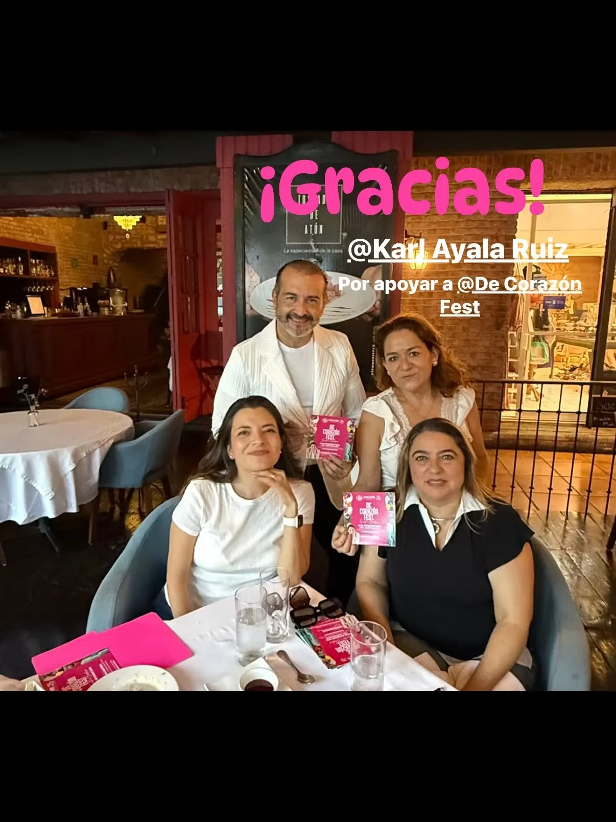 Personas apoyando la difusión de De Corazón Fest